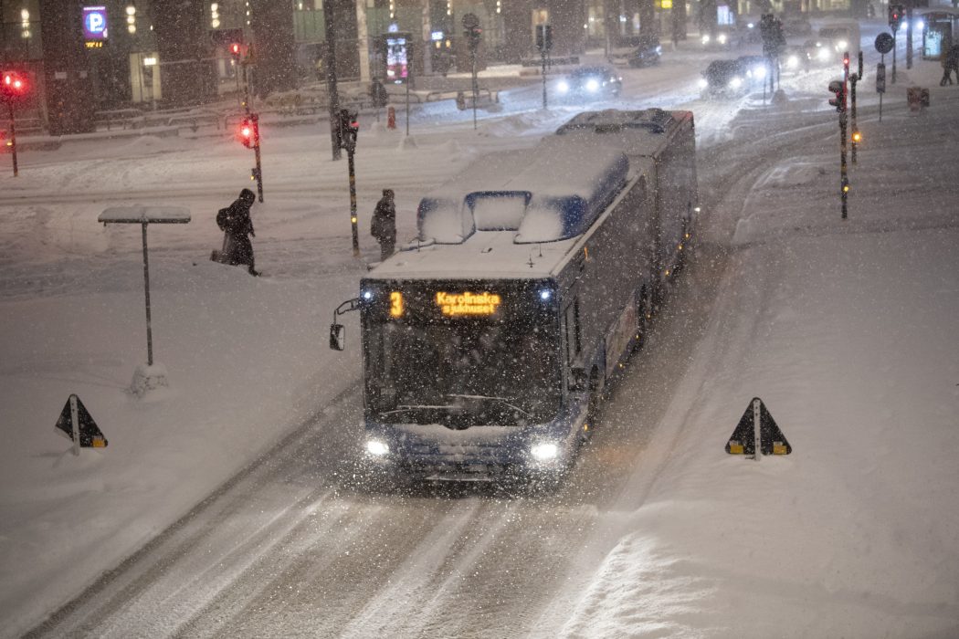 Jerker Jansson träffar Maggie Kuhn på treans buss i Stockholm.