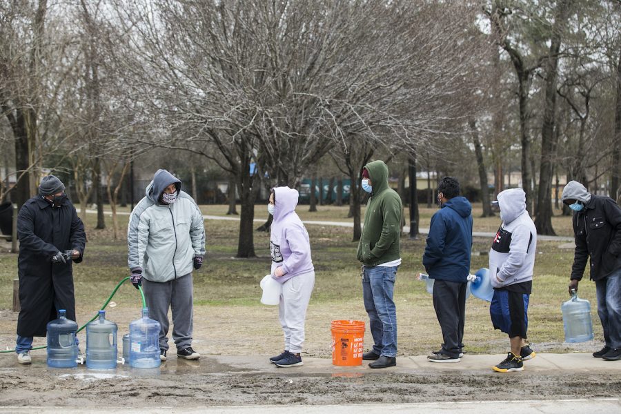 Efter extremkylan har vattenproblemen tagit över i Texas.