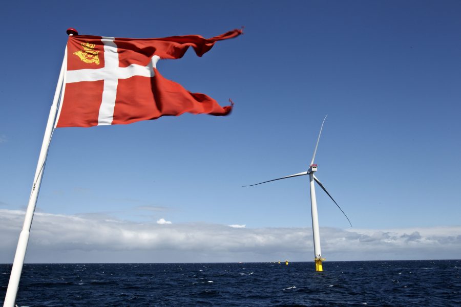Danmark saknar en plan för hur två tredjedelar av minskningen av sina växthusutsläpp ska gå till.