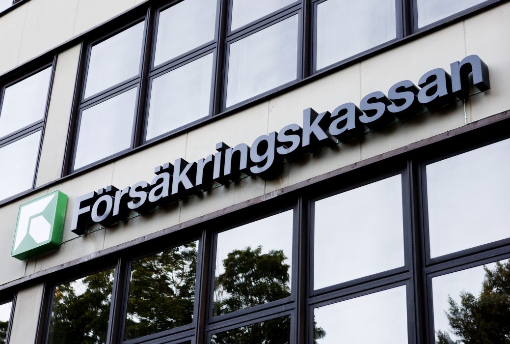 Försäkringskassan har fått motta skarp kritik från flera olika håll om sin hantering av sjukförsäkringen.