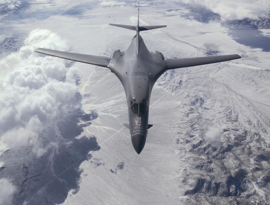 Ett flygplan av typen B-1B Lancer, den typ som ska stationeras i Norge under kort tid.
