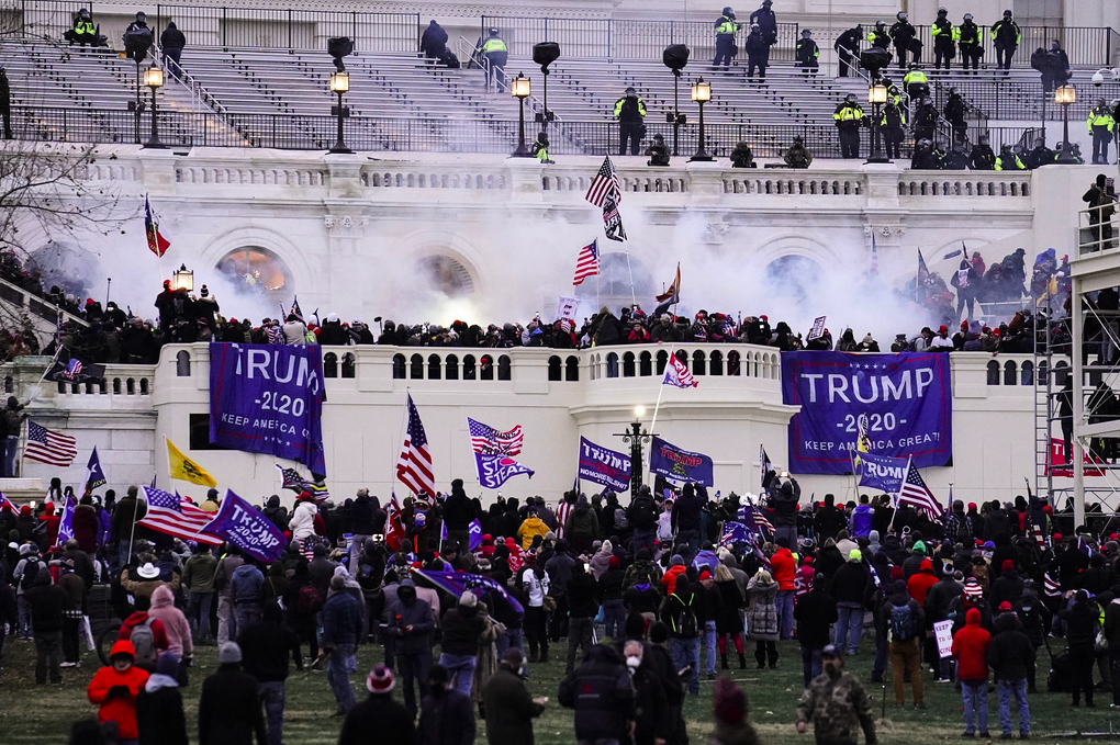 Trumpanhängare stormade den amerikanska kongressen den sjätte januari i år.