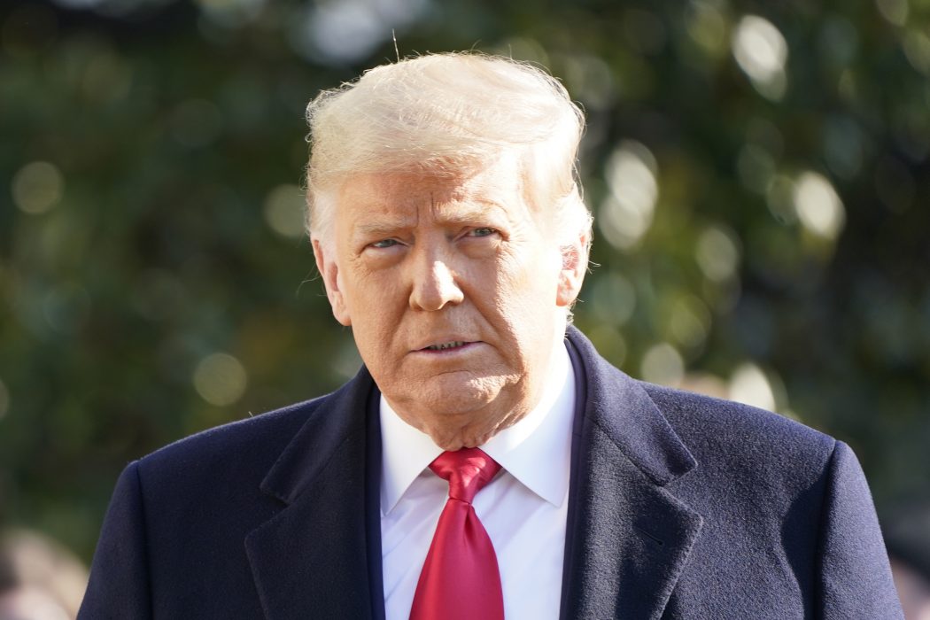 USA:s förre president Donald Trump uppges vara nöjd med försvarets insats under fredagens riksrättsförhandling.