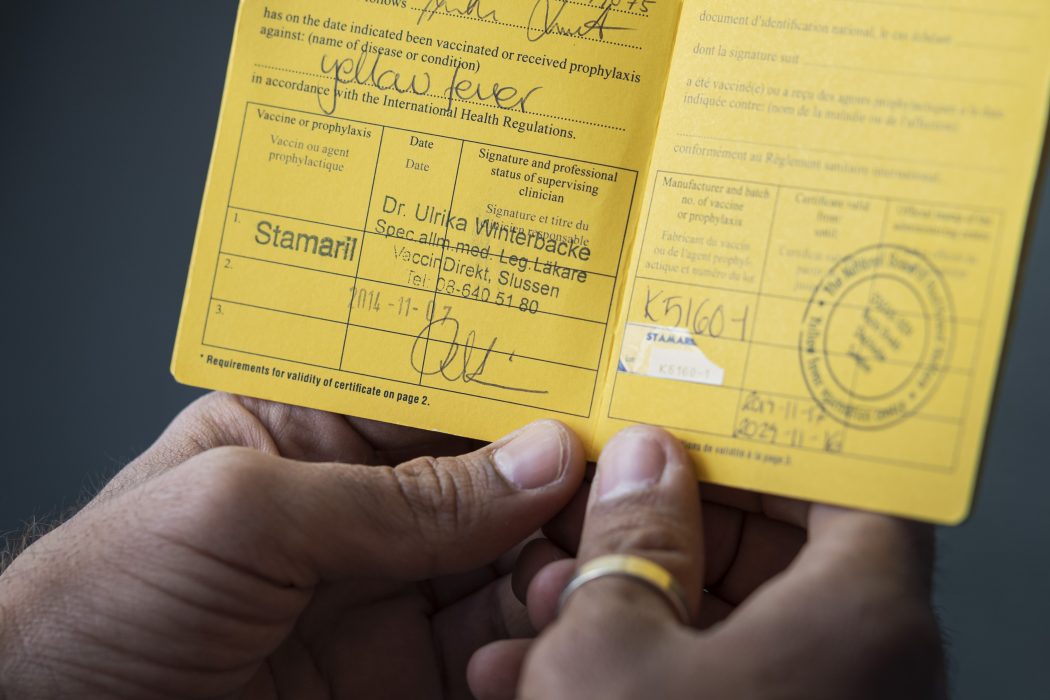 Vissa länder tillåter inte inresa utan vaccinationsintyg på virusinfektionen gula febern.