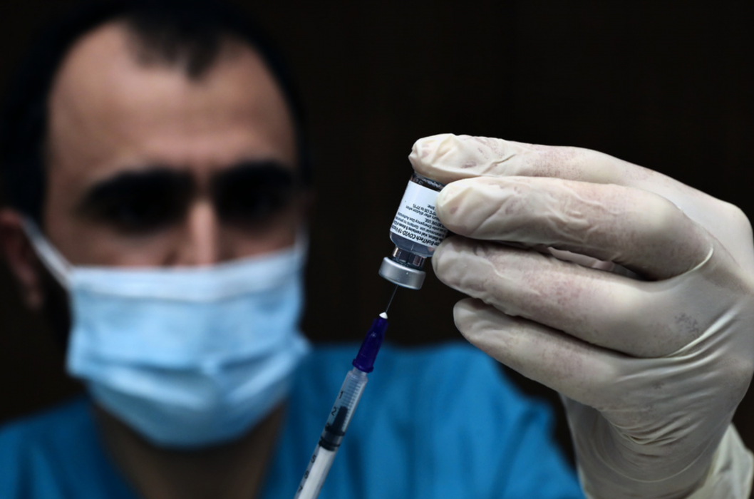 En israelisk studie visar en 94-procentig minskning av symtomatisk covid-19 bland 600 000 israeler som fått Pfizer-Biontechs vaccin.