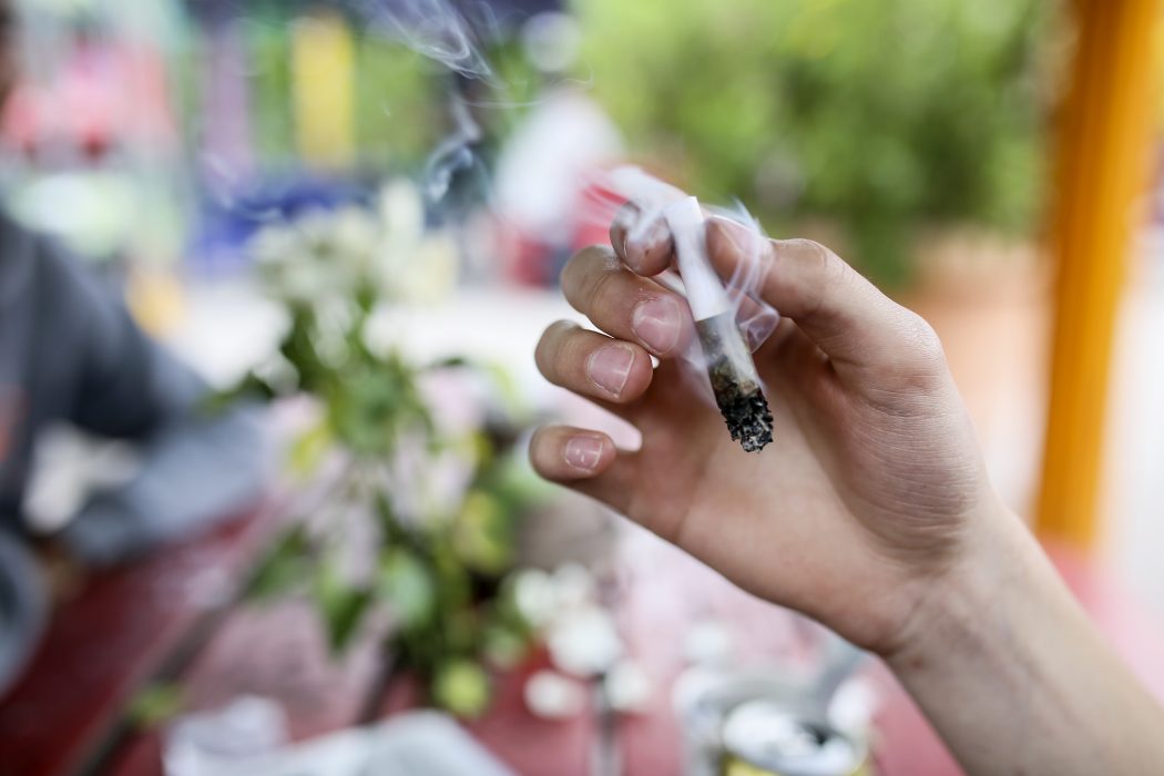 I Norge avkriminaliseras mindre mängder för personligt bruk.