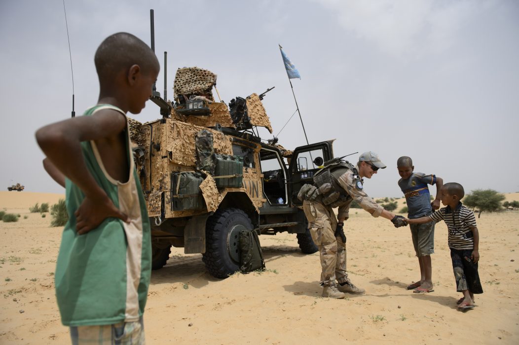 Svenska soldater i FN-insatsen Minusma på patrull i Mali 2015.