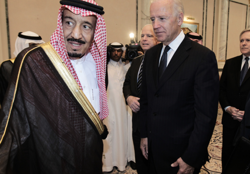 USA:s president Joe Biden (till höger) med Saudiarabiens kung Salman på en bild från Riyad 2011 innan de båda tillträdde sina nuvarande ämbeten.