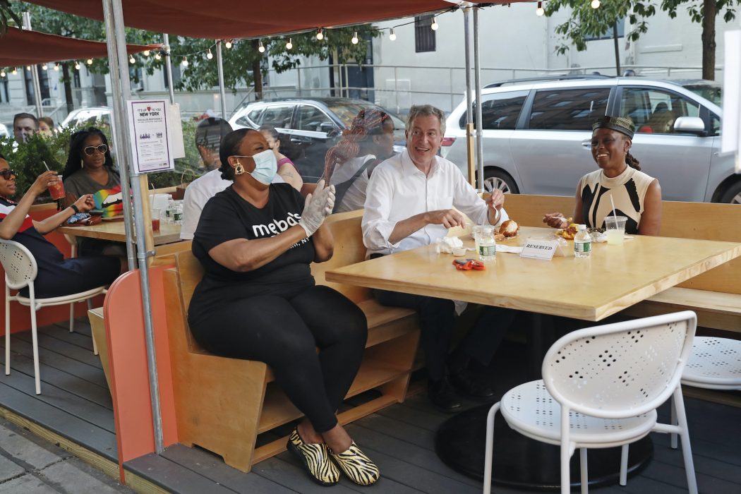New Yorks borgmästare Bill de Blasio införde 2019 en rad åtgärder för att minska köttkonsumtionen i stadens offentliga verksamheter.