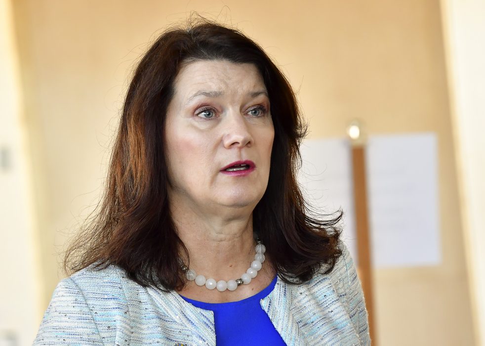 Utrikesminister Ann Linde (S) planerar för ett möte med plattformsbolagen senare i vår.