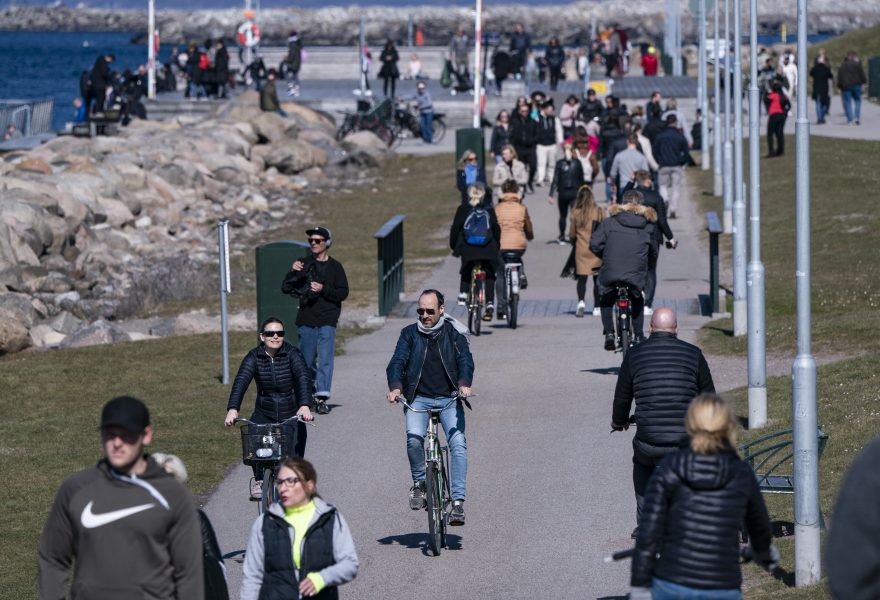 I en ny studie räknar forskare på hur hälsan påverkas av olika klimatåtgärder, som att exempelvis minska biltrafiken i städer till förmån för gående och cyklister.