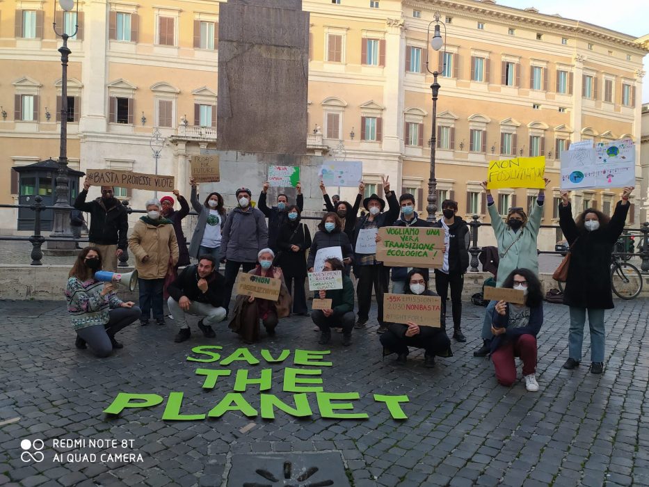 En italiensk minister är klimatförnekare och en annan kommer från ett företag känt för att tillverka vapen.