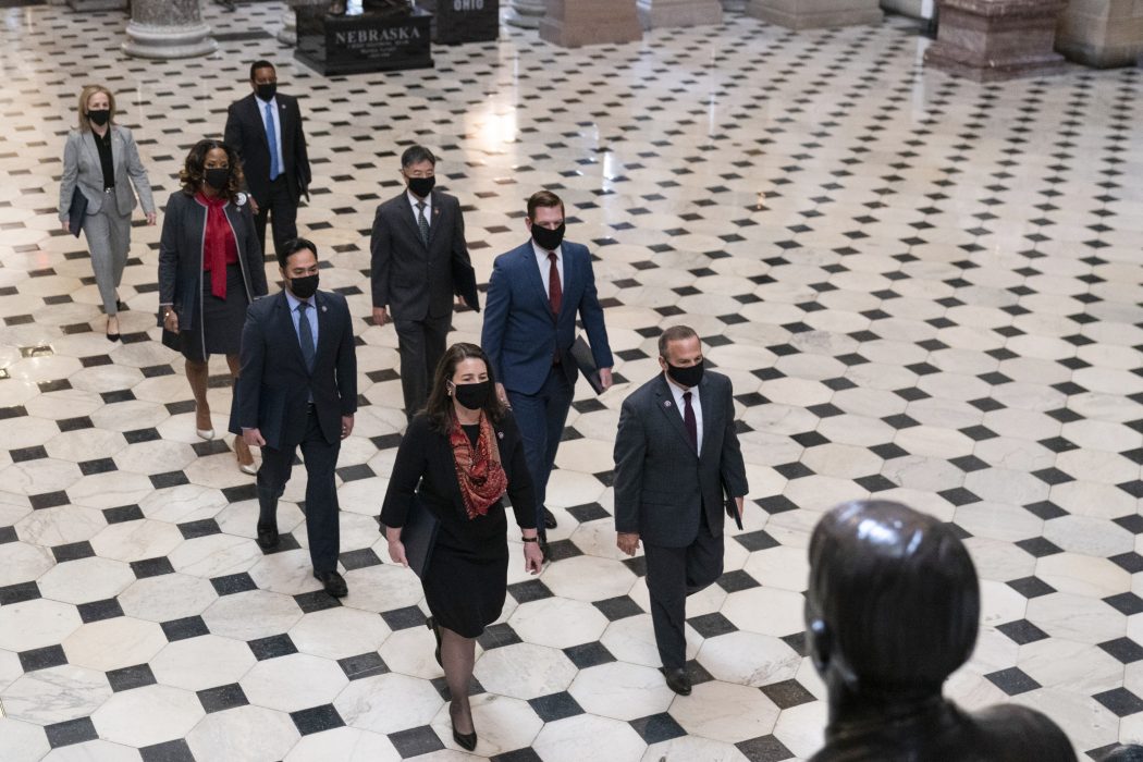Riksrättsprocessens ledare, som har rollerna som åklagare: David Cicilline, Diana DeGette, Joaquin Castro, Eric Swalwell, Ted Lieu, Stacey Plaskett, Madeleine Dean, Joe Neguse, med flera.