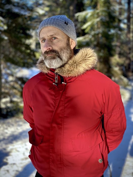 Peter Magnusson har regisserat, fotat och klippt filmen som är producerad av Helion film