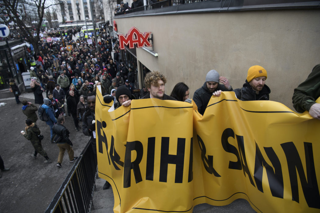 Organisationen "Frihet Sverige" samlade runt 600 personer för manifestationen "Tusenmannamarschen för frihet och sanning", en protestmarsch mot coronarestriktionerna.