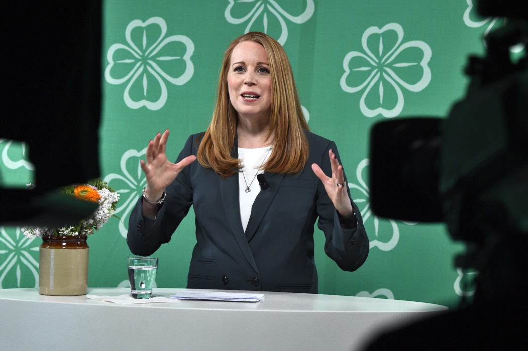 Annie Lööf öppnar dörren för S-ledd regering efter nästa val.