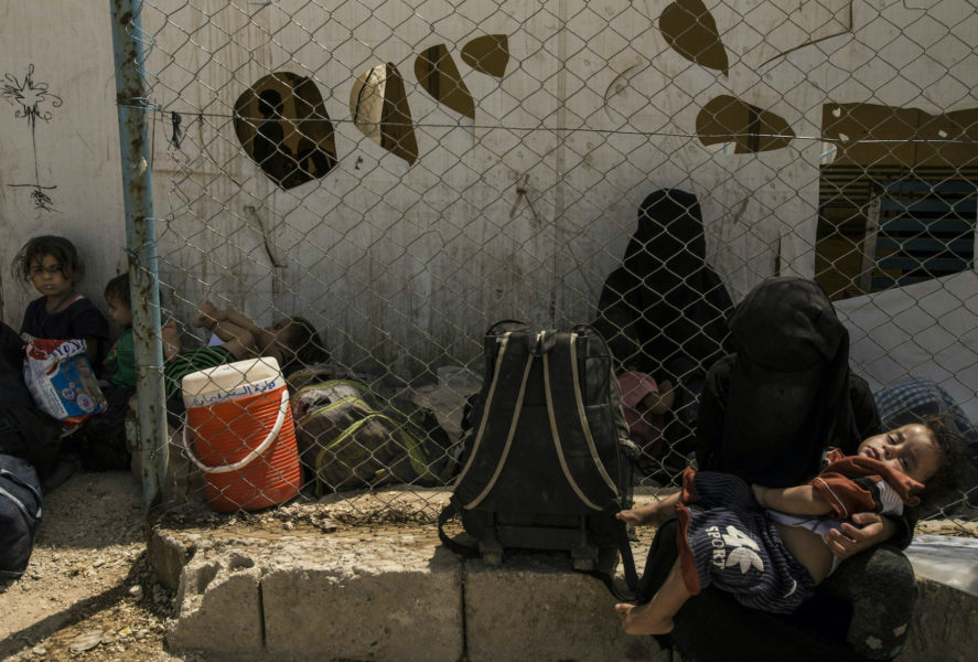 Kvinnor och barn till IS-jihadister i lägret al-Hol i Syrien.