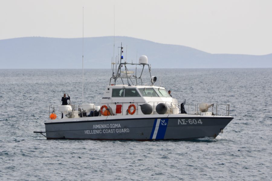 Den grekiska kustbevakningen får starkt kritik av en pappa vars son nyligen drunknade i Medelhavet.