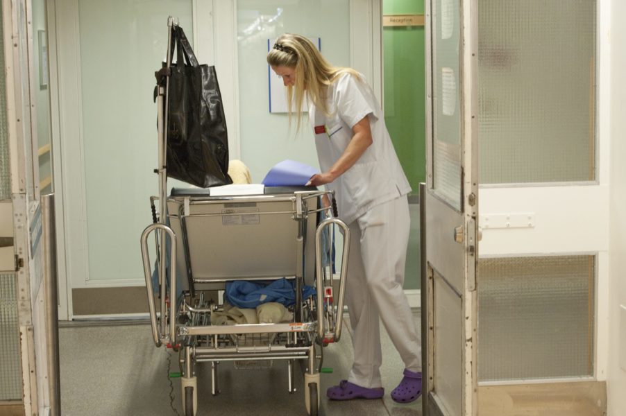 En undersköterska på akuten på Södersjukhuset.