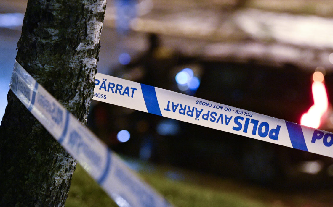 Polisavspärrning efter att en man sköts i Rosengård i Malmö på nyårsafton 2020.