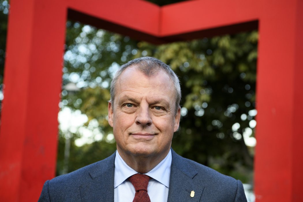 Kriminalvårdens generaldirektör Martin Holmgren vill ha betydligt mer pengar än tidigare begärt från regeringen.