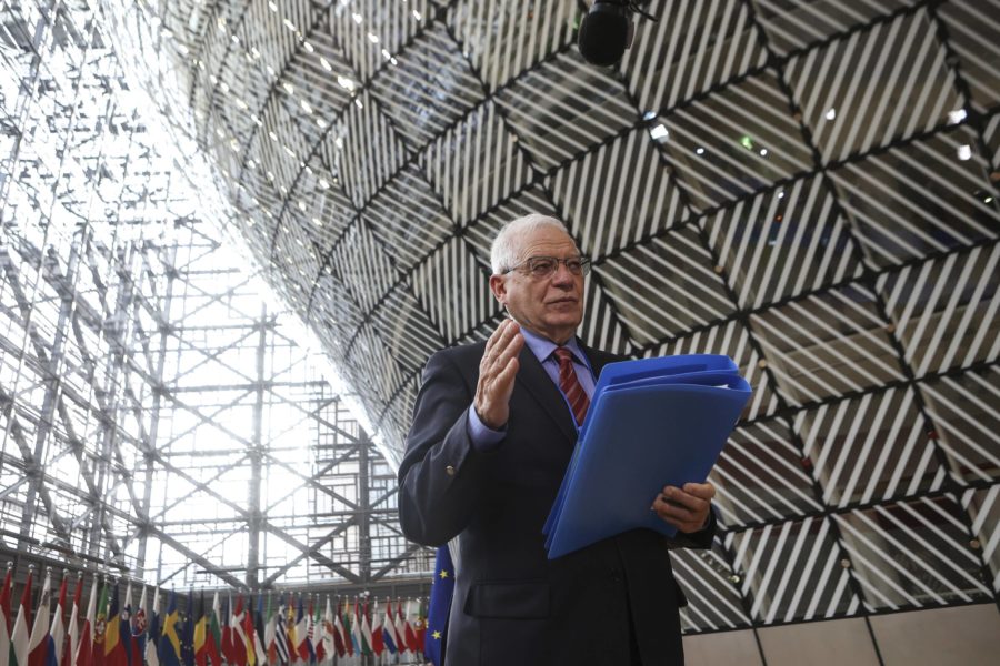 EU:s utrikeschef Josep Borrell leder samtal om relationerna till Turkiet och Ryssland inför veckans EU-toppmöte.