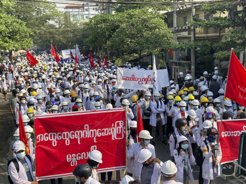 Demonstration i Myanmars andra stad Mandalay på söndagen.