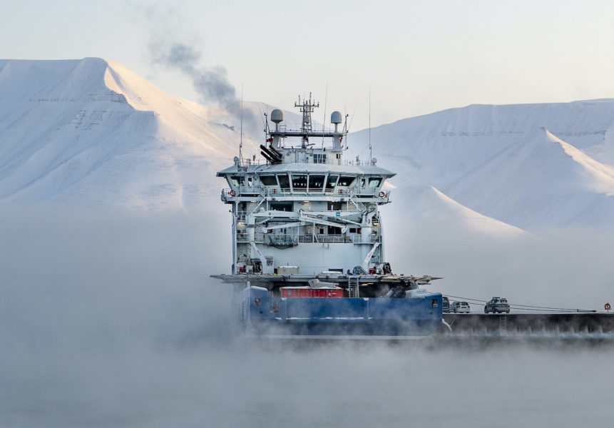 Polarsamhällen utsätts för stora risker då havsisen smälter.