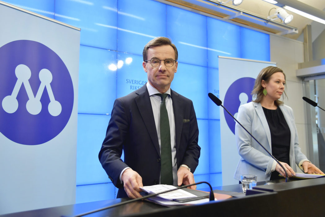 Moderaterna vill återinföra den bortre tidsgränsen i rehabiliteringskedjan, men vissa av argumenten haltar.