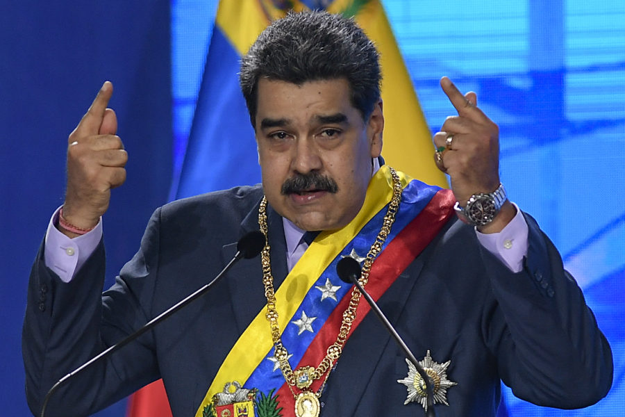 Facebook blockerar kontot för Venezuelas president Nicolás Maduro under en månad.