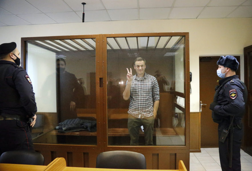 Kremlkritikern Aleksej Navalnyj under rättegången i Moskva i februari.