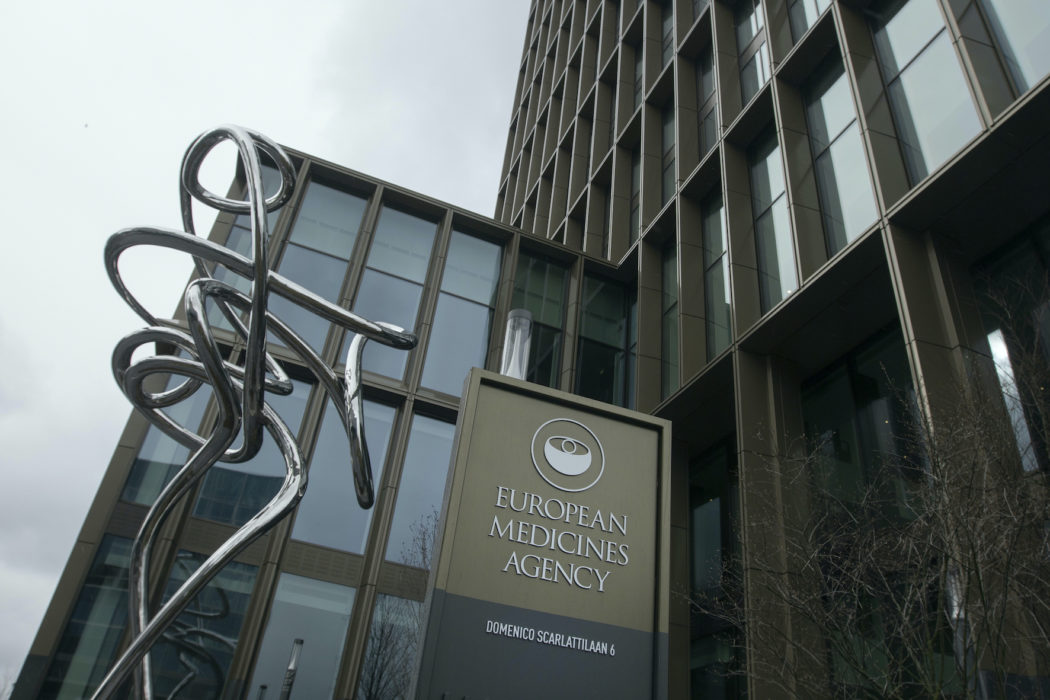 EU:s läkemedelsmyndighet EMA, belägen i Amsterdam, är i fokus i väntan på besked om Astra Zenecas virusvaccin.