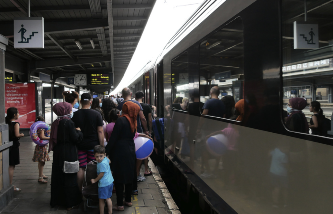 Tågpassagerare i EU ska få stärkta rättigheter genom nya regler som nu blivit klara.