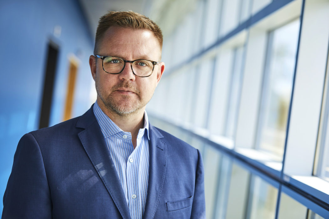 Federley börjar ta sig tillbaka till politiken genom att kandidera till kyrkovalet i sin hemkommun Gagnef.
