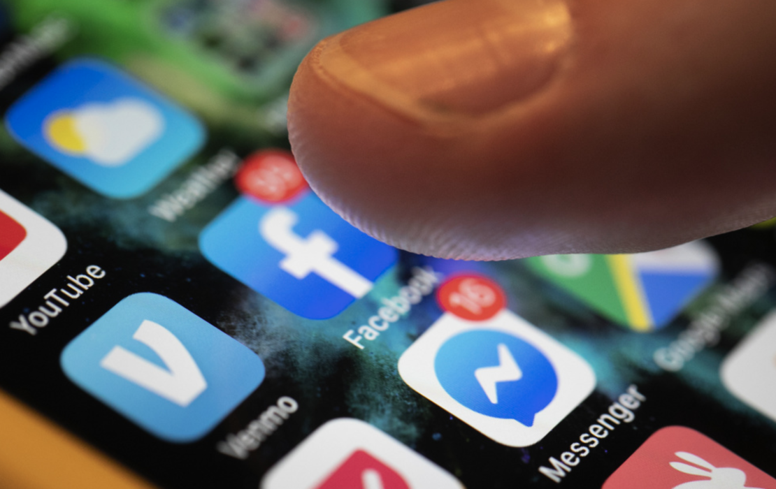 Apples senaste operativsystem till bland annat Iphone innebär stora förändringar för appar, som Facebook, som vill spåra vad du gör i telefonen.