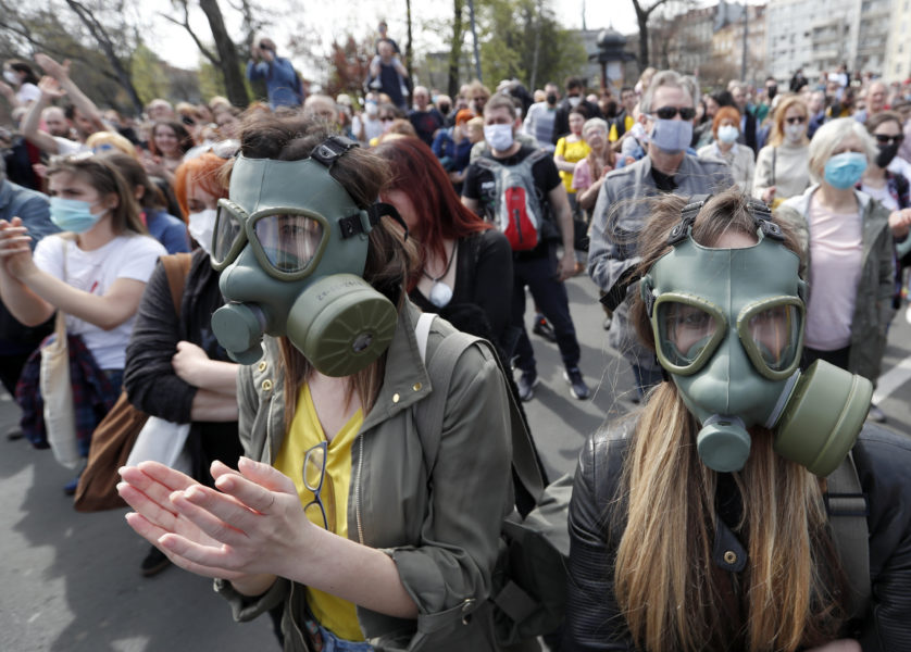 Flera tusen deltog i en miljöprotest i Belgrad i Serbien på lördagen.