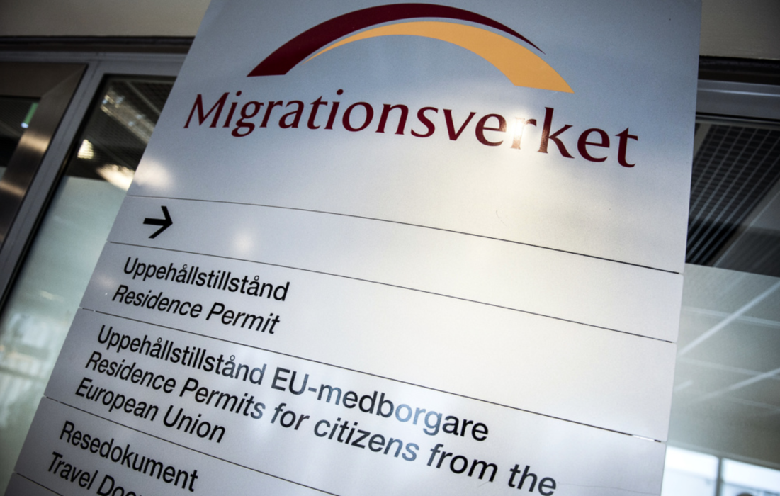 Det tar i snitt 35 minuter innan någon svara i telefonen hos Migrationsverket.