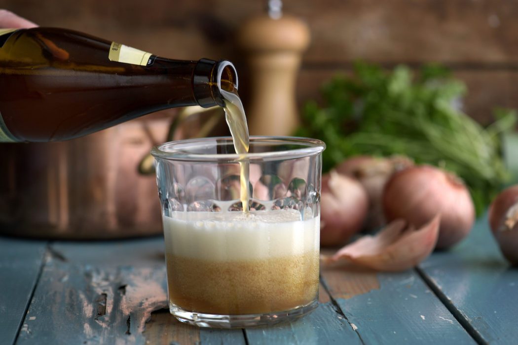 Hemkörning av alkohol skulle rädda Malmös krögare, men hittills har bara fyra leveranser genomförts, två av dem till moderata politiker som varit med och fattat beslutet.