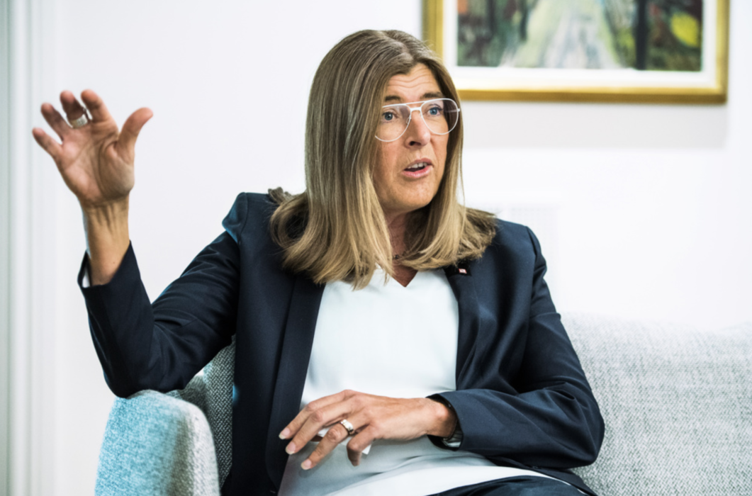 Therese Guovelin, LO:s förste vice ordförande, varnar för at tminimilöner kan bli början till slutet för svenska fack.