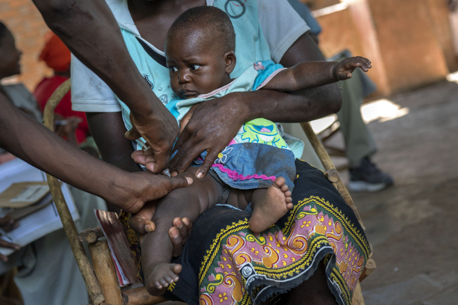 Malaria drabbar många unga, och forskare försöker finna ett vaccin.