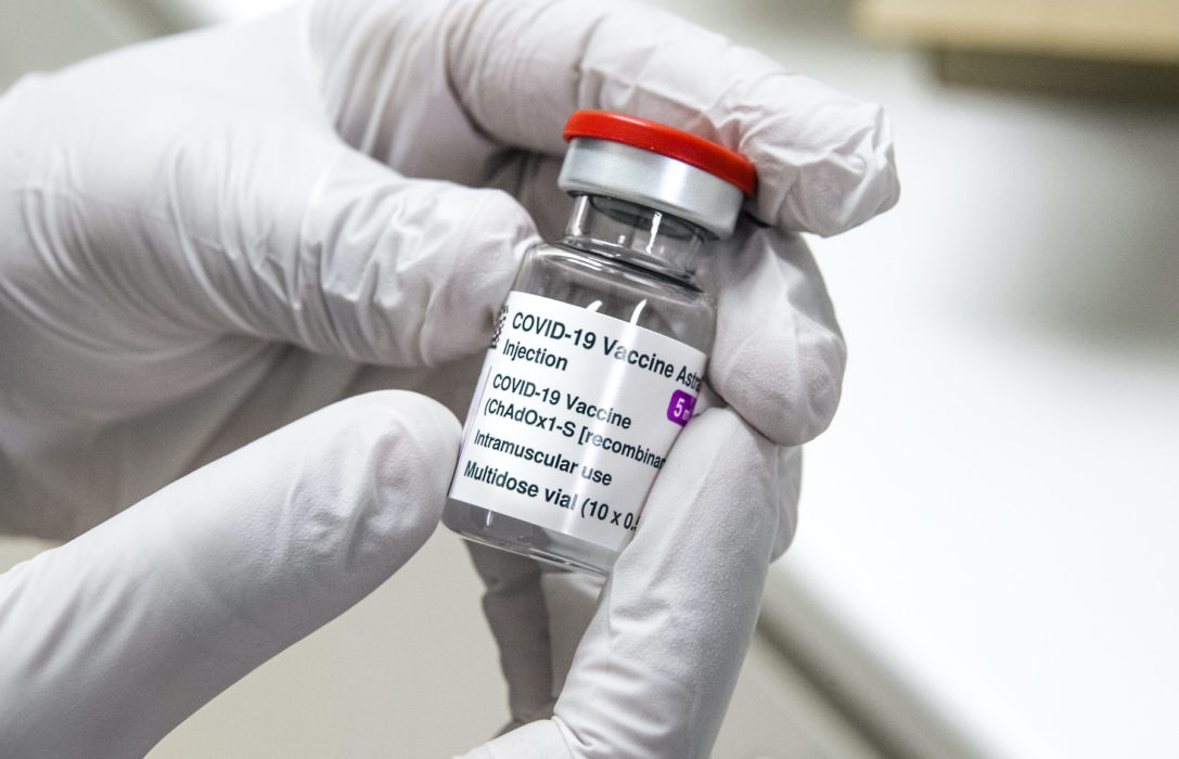 Det kommer larm om att många nekar att få Astra Zenecas vaccin.