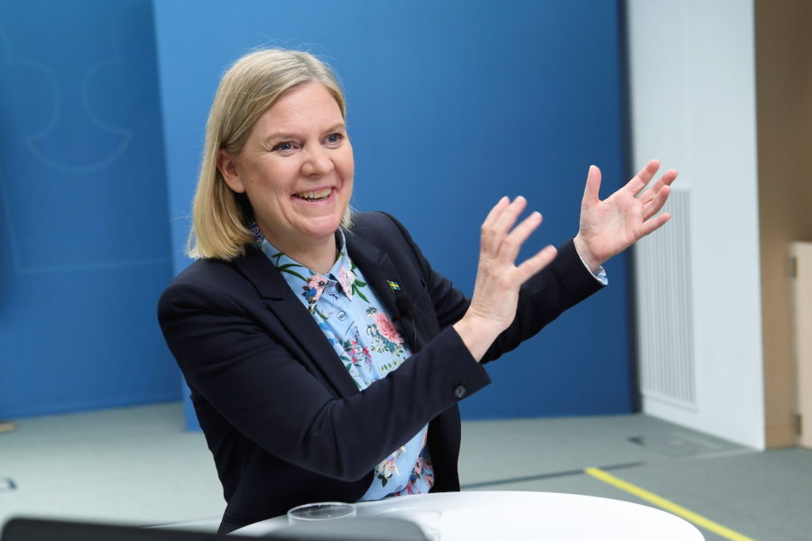 Finansminister Magdalena Andersson presenterar vårbudgeten vid en digital pressträff i Rosenbad.