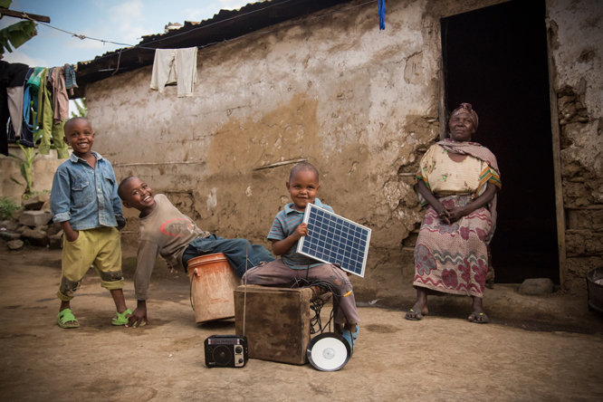 Elprojektet Beyond the grid fund for Zambia förser 800 000 människor i med grön el.
