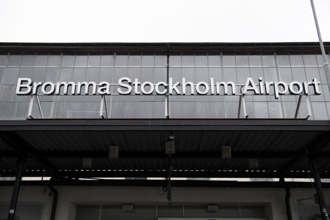 Regeringen vill avveckla omstridda Bromma flygplats.