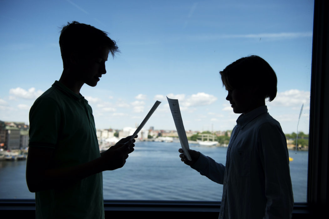 Endast 26 av landets cirka 4 800 grundskolor har anmält att de vill införa betyg från årskurs fyra.