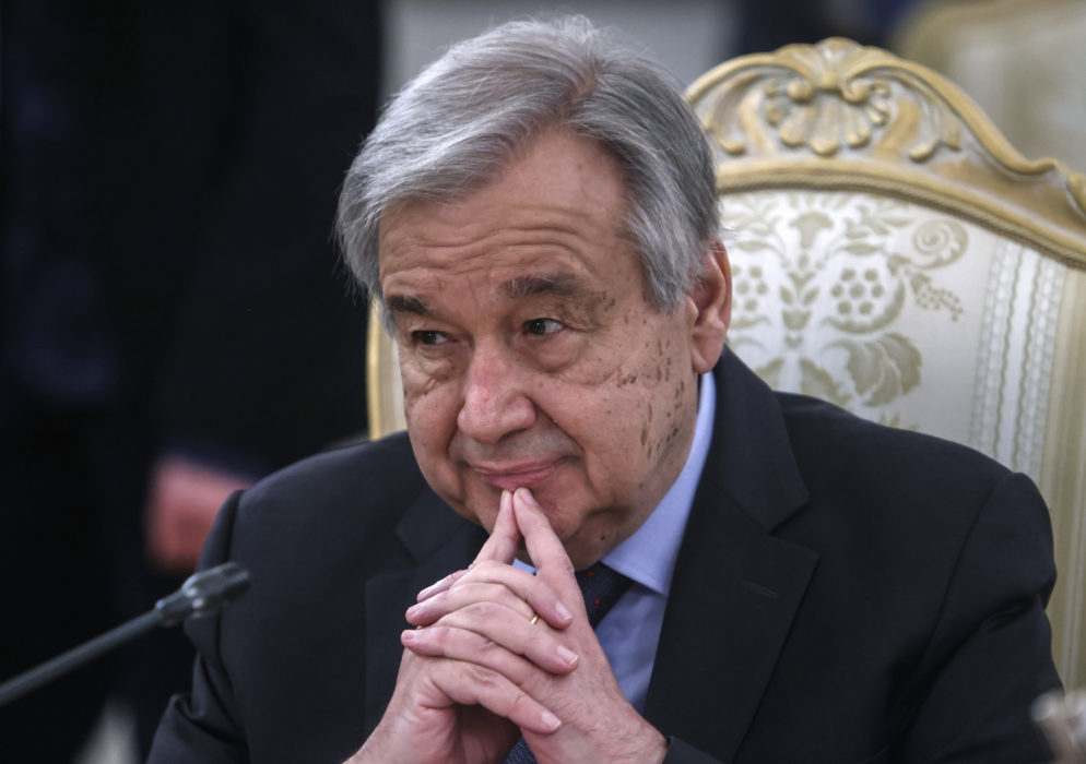 FN:s generalsekreterare António Guterres påminde i ett uttalande om att alla urskillningslösa attacker mot civila och mediestrukturer är ett brott mot internationell lag.