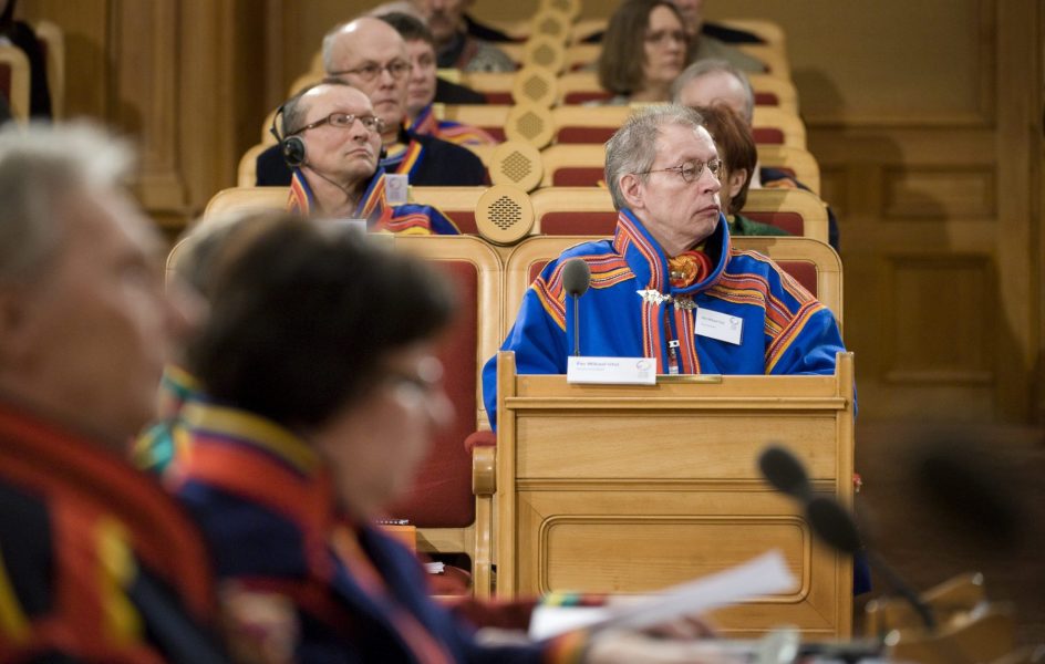 Per Mikael Utsi, ledamot i Sametinget som avgick från sitt uppdrag som valnämndens ordförande tidigare i år, under Sametingets plenum i riksdagshuset i Stockholm 2008.