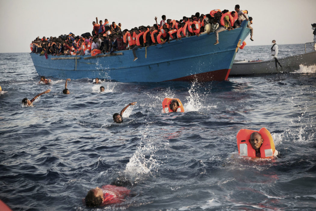 Ett argument från den danska S-regeringen för att upprätta ett asylcenter i ett tredje land utanför Europa är att migranter inte ska företa sig den livsfarliga båtfärden över Medelhavet.