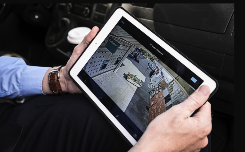 Med hjälp av modern, billig digital teknik övervakar polisen medborgare i länder världen över.