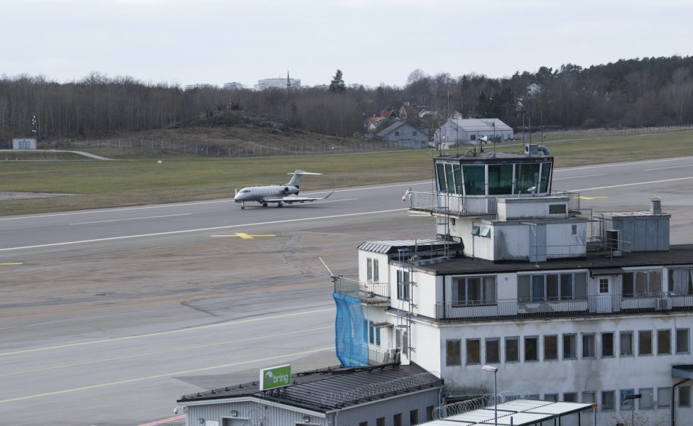 Regeringens förslag om en snabb avveckling av Bromma flygplats fick inte medhåll i Riksdagens trafikutskott som möttes idag.